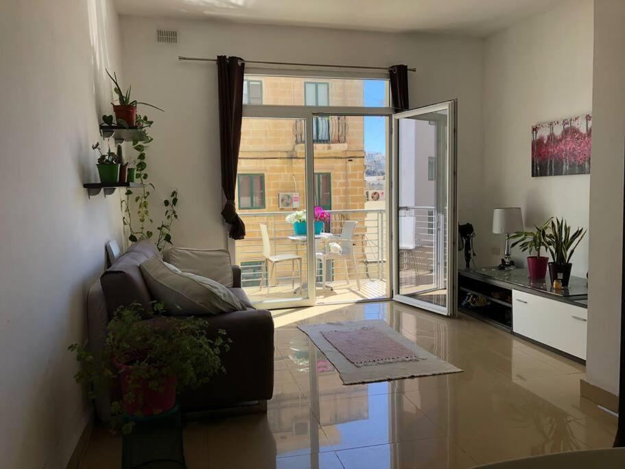 Well Located 2 Bedroom Flat In St.Julians San Ġiljan Exterior foto