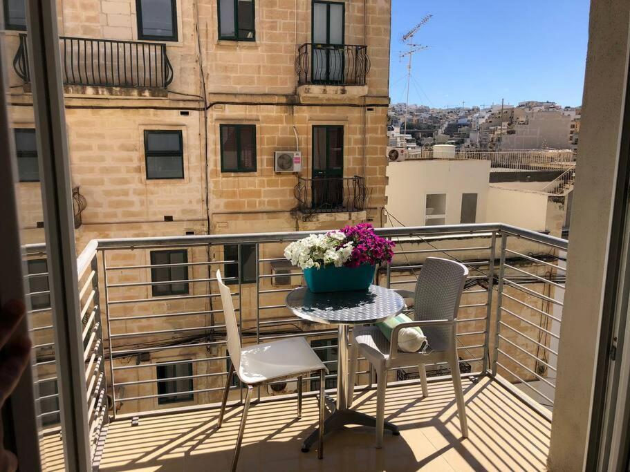 Well Located 2 Bedroom Flat In St.Julians San Ġiljan Exterior foto